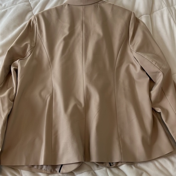 Thrifted Oversized Blazer - Picture 7 of 7